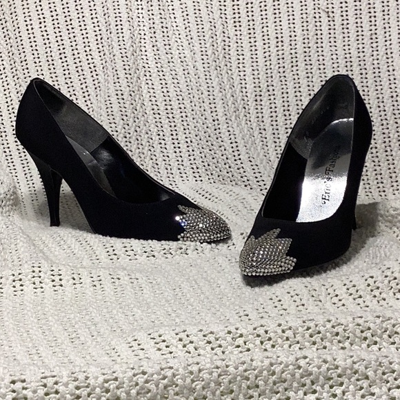 Black heels with crystal toe accents - Picture 1 of 6